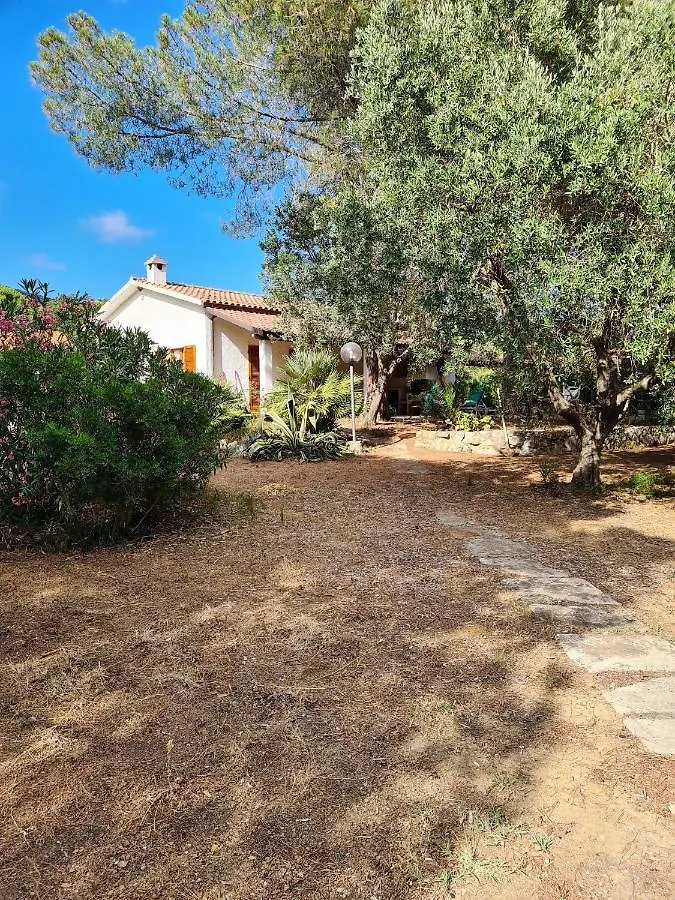 Charming House In Lacona + Garden 0*,