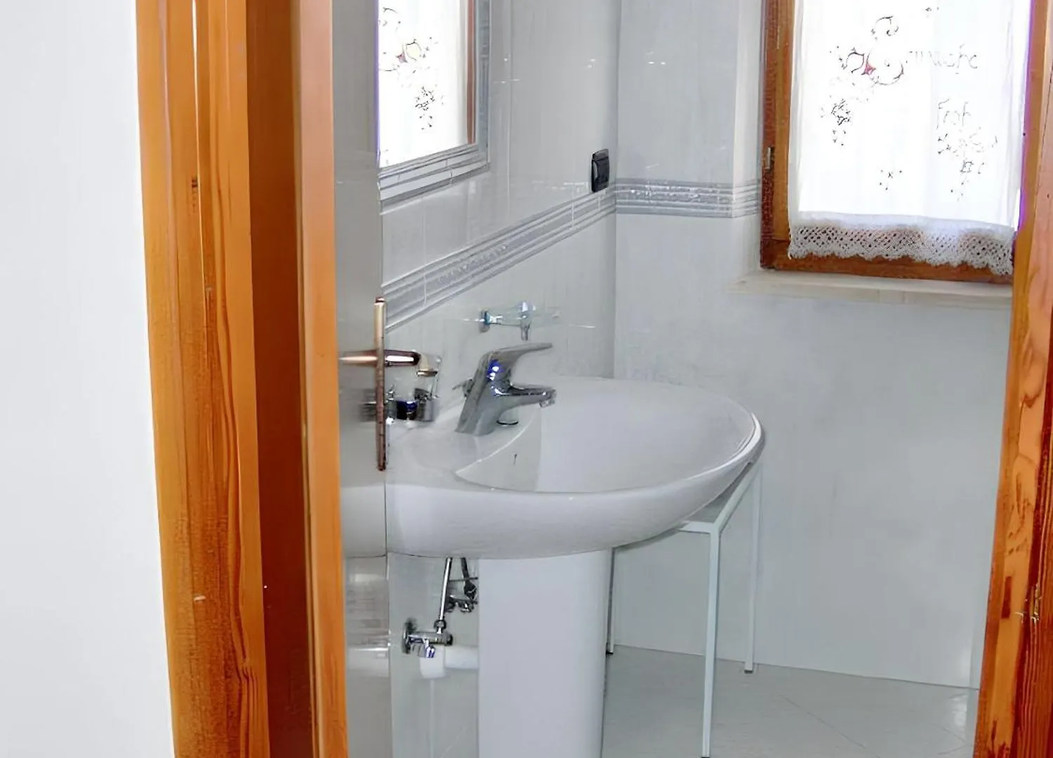 Charming House In Lacona + Garden Holiday home