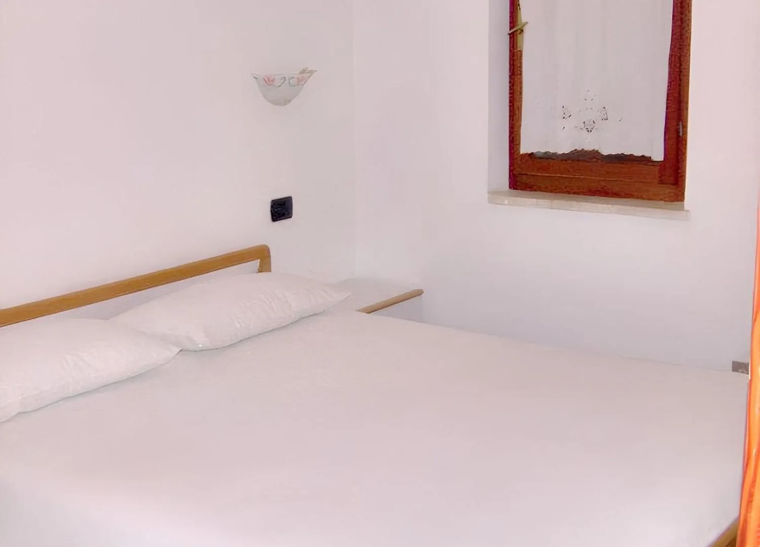 Charming House In Lacona + Garden Holiday home